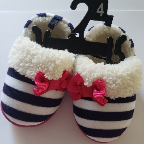 Slippers - Picture 2 of 4